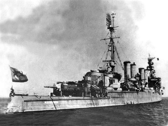 USS_Milwaukee_%28CL-5%29_14.jpg