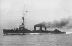 Light_cruiser_Tatsuta,_1919.jpg