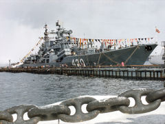 Ship_956_Rastoropnyy_420_1990s_pier.jpg