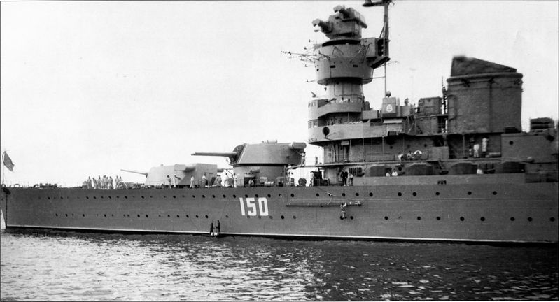 Файл:Учебный крейсер «Комсомолец» на рейде Лиепаи в июле 1978 года.jpg
