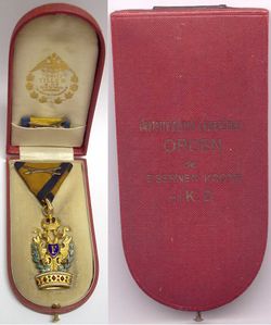 Iron_Crown_Order_with_swords_WWI_box.jpg