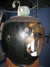 в каком году построили первую подводную лодку. 200px Turtle model at the Royal navy submarine museum. в каком году построили первую подводную лодку фото. в каком году построили первую подводную лодку-200px Turtle model at the Royal navy submarine museum. картинка в каком году построили первую подводную лодку. картинка 200px Turtle model at the Royal navy submarine museum. Различная военная техника, включая авианосцы, должна быть мощной и внушительной, чтобы противник тысячу раз подумал, прежде чем рискнуть напасть. Кроме того, для достижения желаемой цели военную технику должно быть полностью видно, но ситуация с подводными лодками совершенно иная.