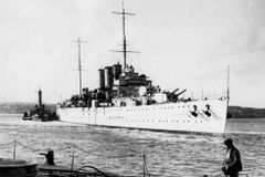 HMS_Norfolk_(1928).jpg