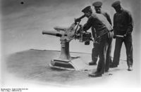 в каком году построили первую подводную лодку. 200px Bundesarchiv DVM 10 Bild 23 61 04%2C Versenkbares 7%2C5cm U Boot Gesch%C3%BCtz. в каком году построили первую подводную лодку фото. в каком году построили первую подводную лодку-200px Bundesarchiv DVM 10 Bild 23 61 04%2C Versenkbares 7%2C5cm U Boot Gesch%C3%BCtz. картинка в каком году построили первую подводную лодку. картинка 200px Bundesarchiv DVM 10 Bild 23 61 04%2C Versenkbares 7%2C5cm U Boot Gesch%C3%BCtz. Различная военная техника, включая авианосцы, должна быть мощной и внушительной, чтобы противник тысячу раз подумал, прежде чем рискнуть напасть. Кроме того, для достижения желаемой цели военную технику должно быть полностью видно, но ситуация с подводными лодками совершенно иная.