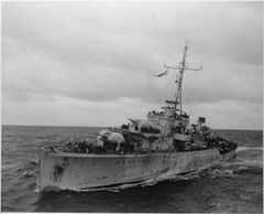 HMS_Pelican_1944_IWM_FL_17339.jpg