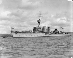 HMS_Canterbury_(1915).jpg